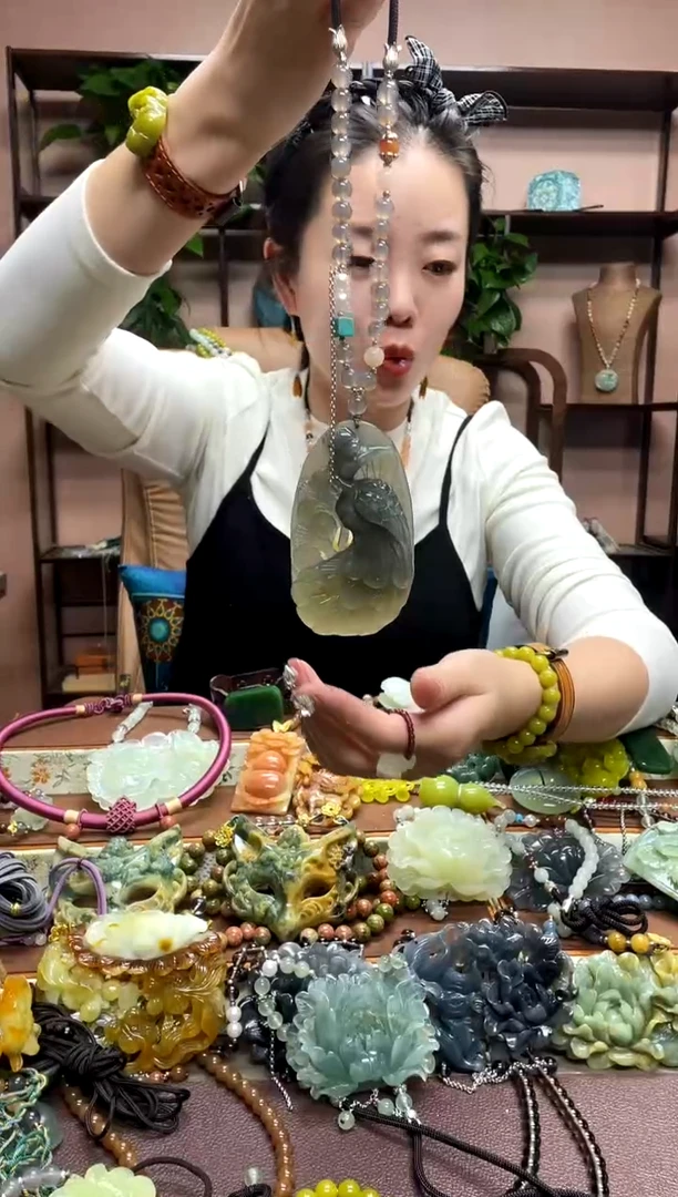 未镶嵌岫玉吊坠·