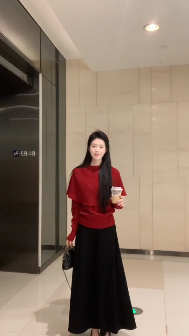 2025秋冬新款法式圣诞红斗篷披肩针织毛衣女百搭显瘦半身裙两件套