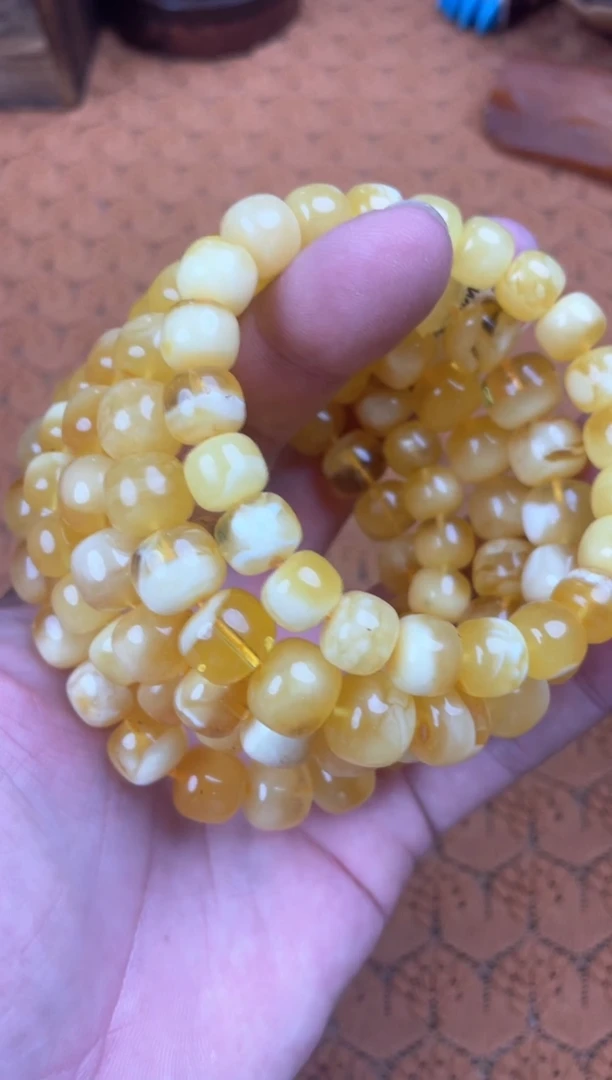 未镶嵌蜜蜡裸石WMLWX001瑕疵多样性发其中一件