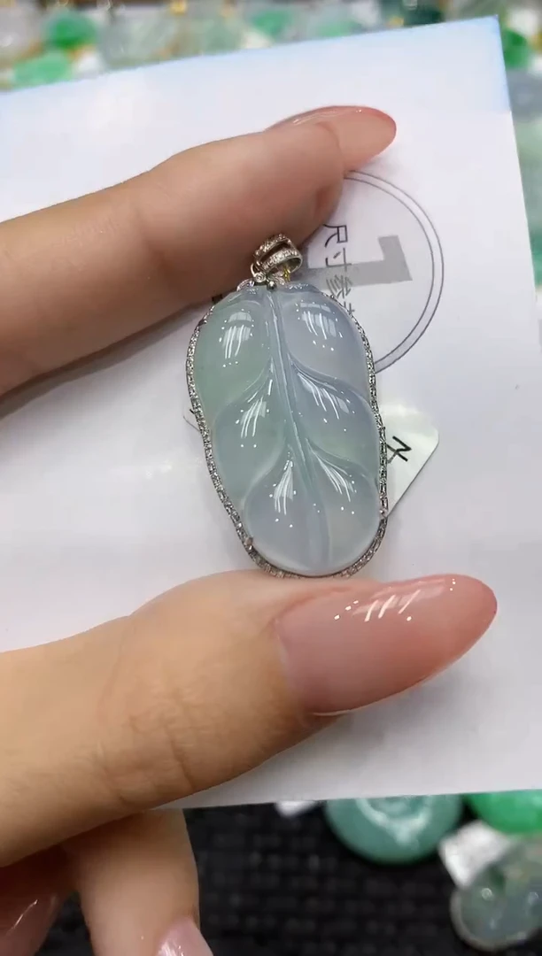 颈饰18K金镶嵌翡翠111111111111