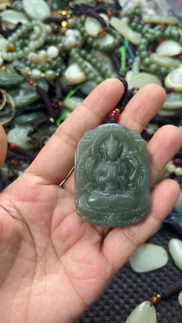 和田玉未镶嵌颈饰（多样性发一件）没有证书有瑕