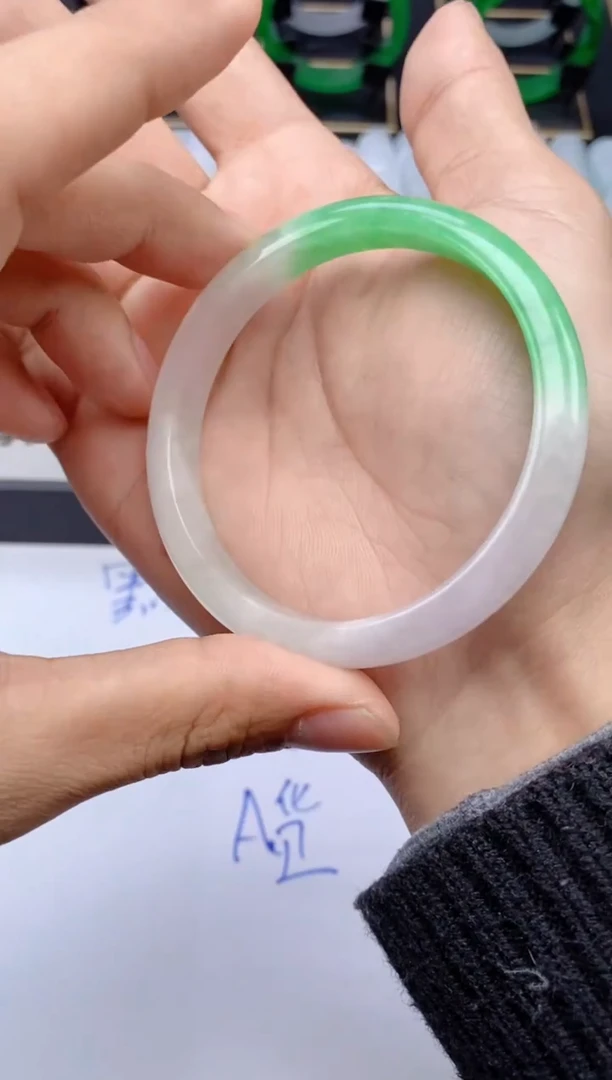 未镶嵌手镯翡翠010