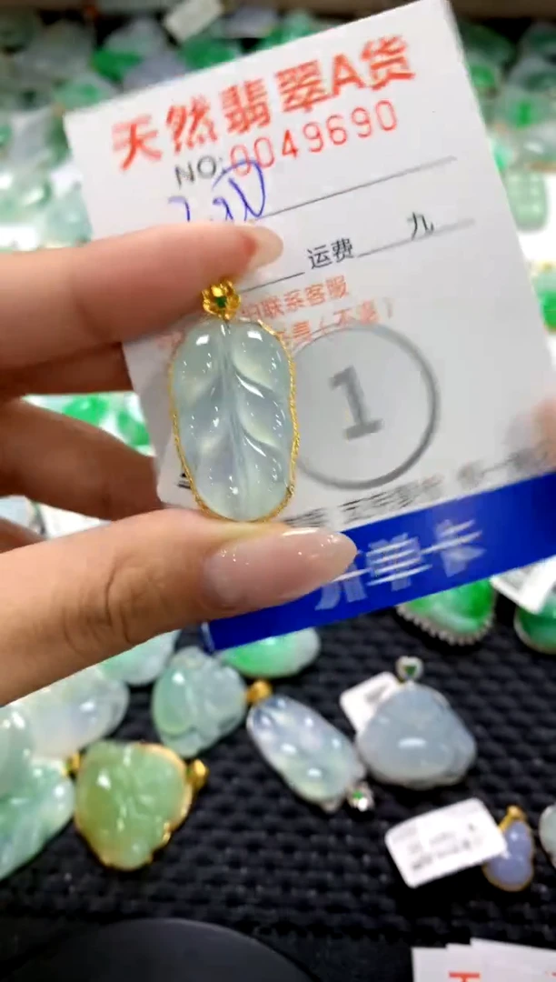 翡翠18K金镶嵌颈饰1111111111111111