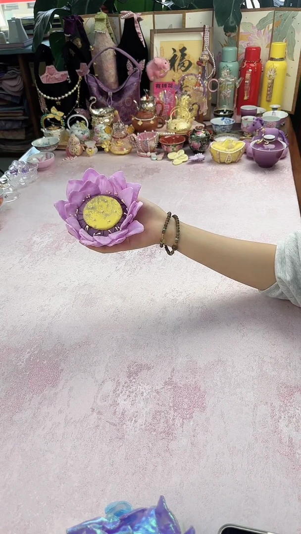 139 紫色 莲花木托