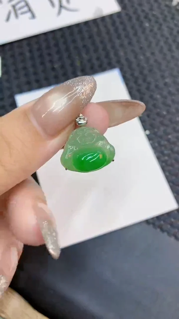 颈饰18K金镶嵌翡翠1