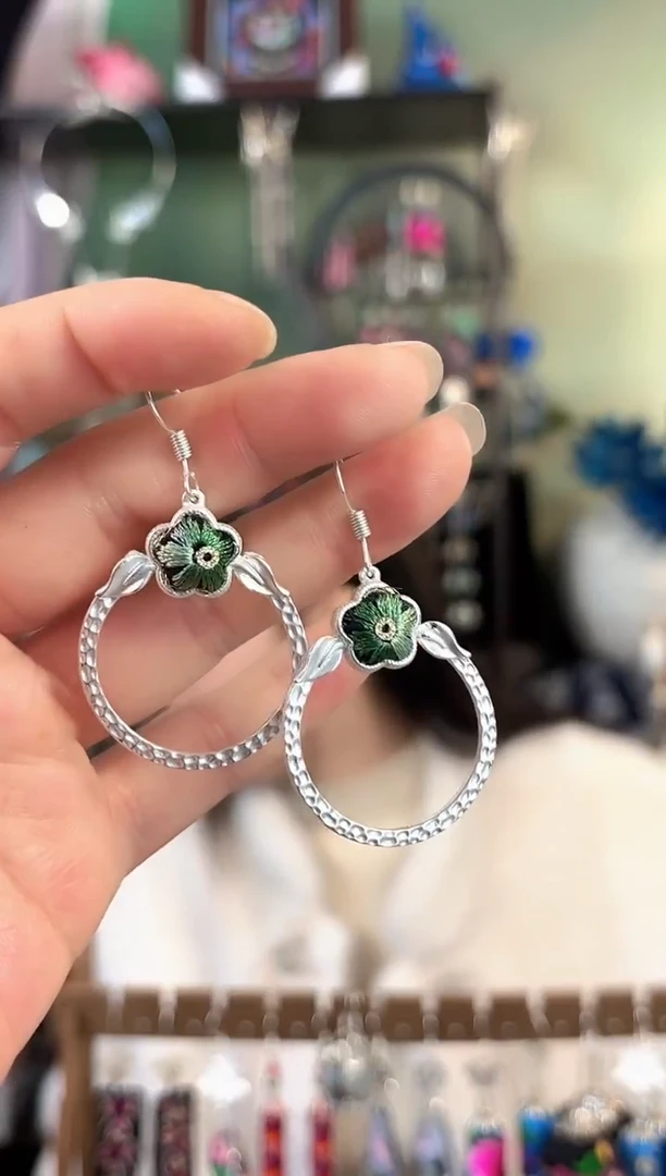 彩云南阁非遗老绣饰品164