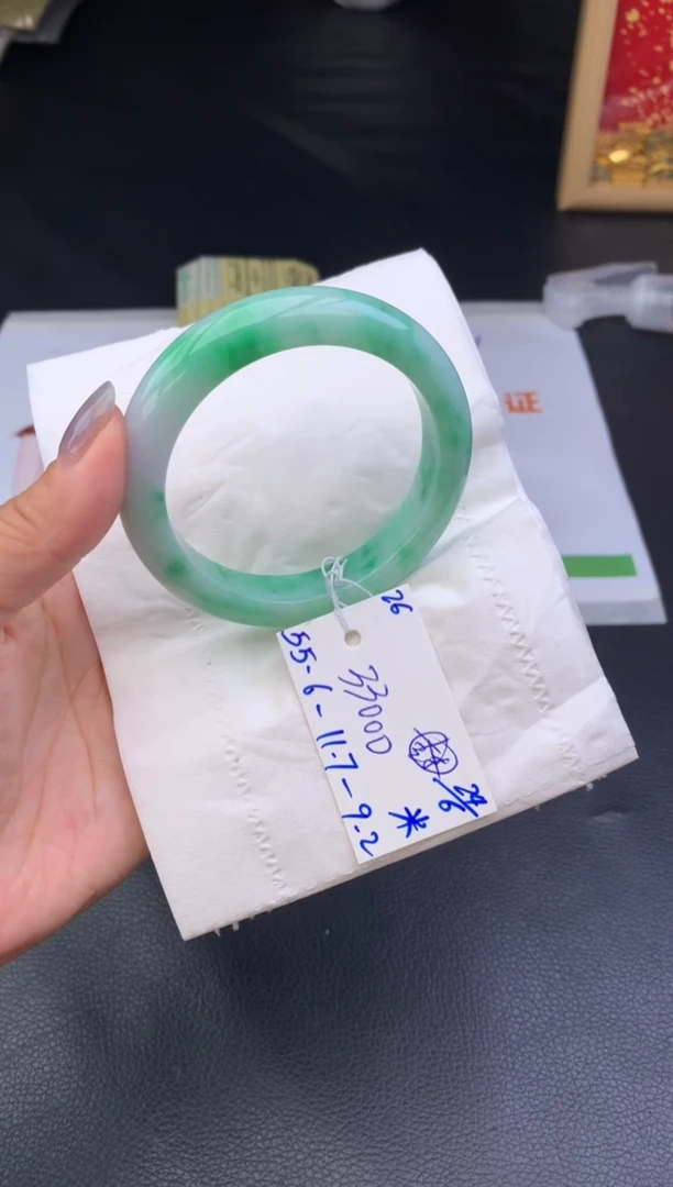 翡翠手镯未镶嵌玉手镯
