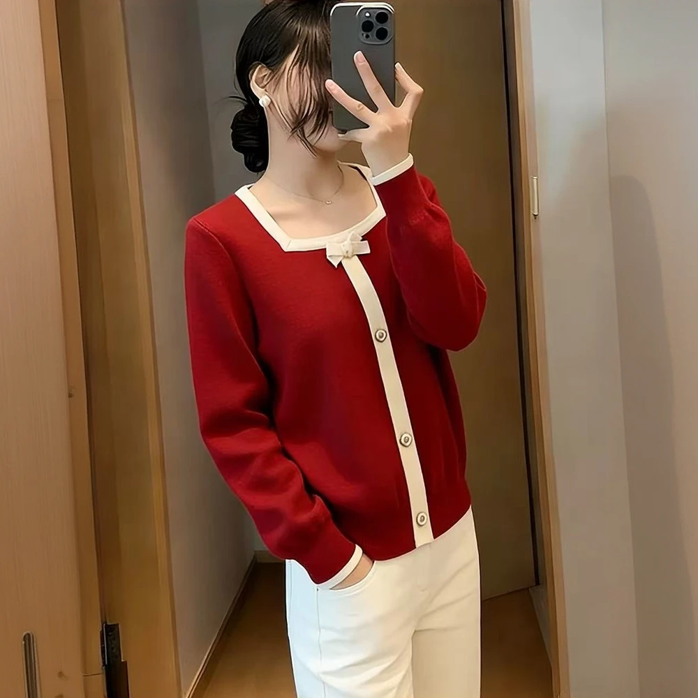 小香风方领蝴蝶结红色针织衫女装秋冬新款时尚撞色显瘦长袖上衣潮