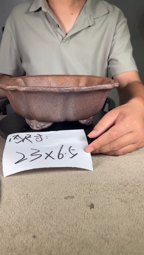 A宜兴紫砂小花盆