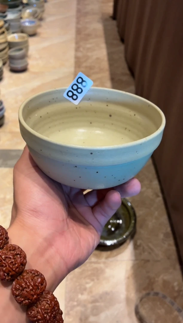 瓷片蔻**见888   豆绿麻点手工碗1个