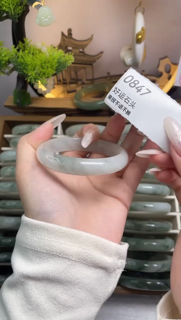 未镶嵌手镯石英质玉0847