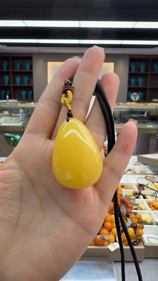 琥珀颈饰未镶嵌87秒拍号 假一罚三