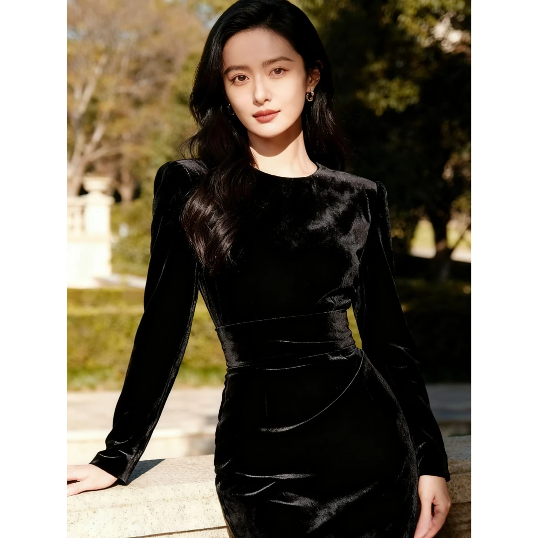 高级感黑色长袖丝绒连衣裙女秋季时尚收腰显瘦气质轻奢宴会小礼裙