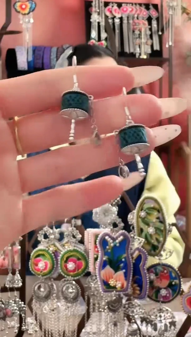 织绣云织谣民族风精美饰品   34