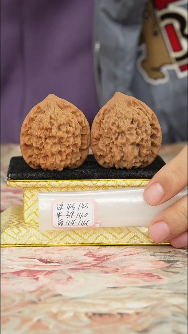 【闪购商品】文玩核桃把件官帽微修