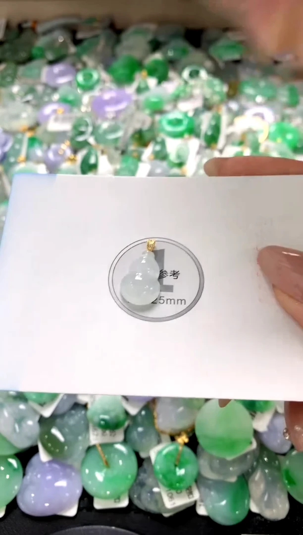 颈饰18K金镶嵌翡翠1111111111111111