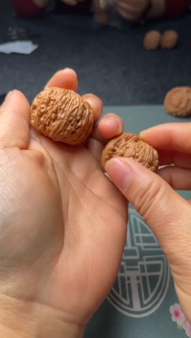 把件文玩核桃w384  绣球 35尺