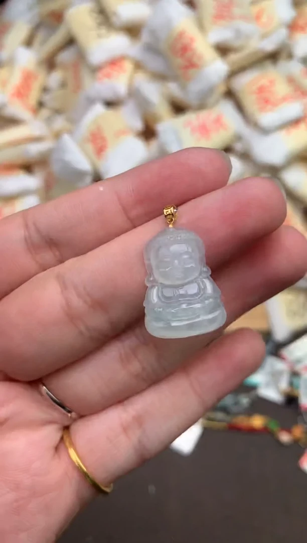翡翠挂件18K金镶嵌   —