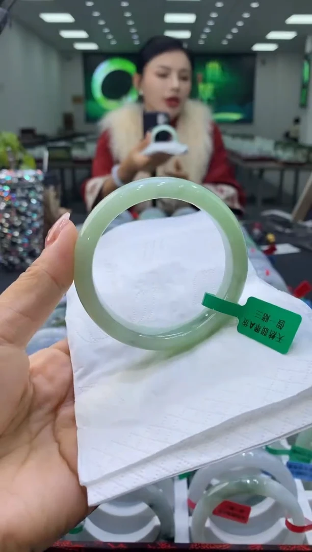 未镶嵌手镯翡翠钢****@00005168