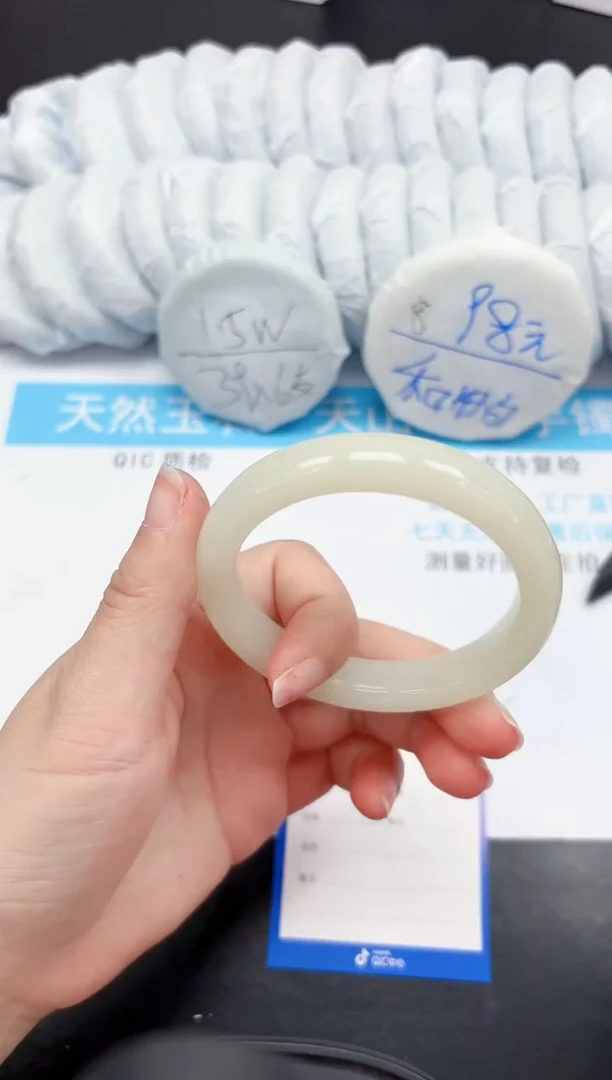 【闪购商品】石英质玉手镯未镶嵌54-59.6