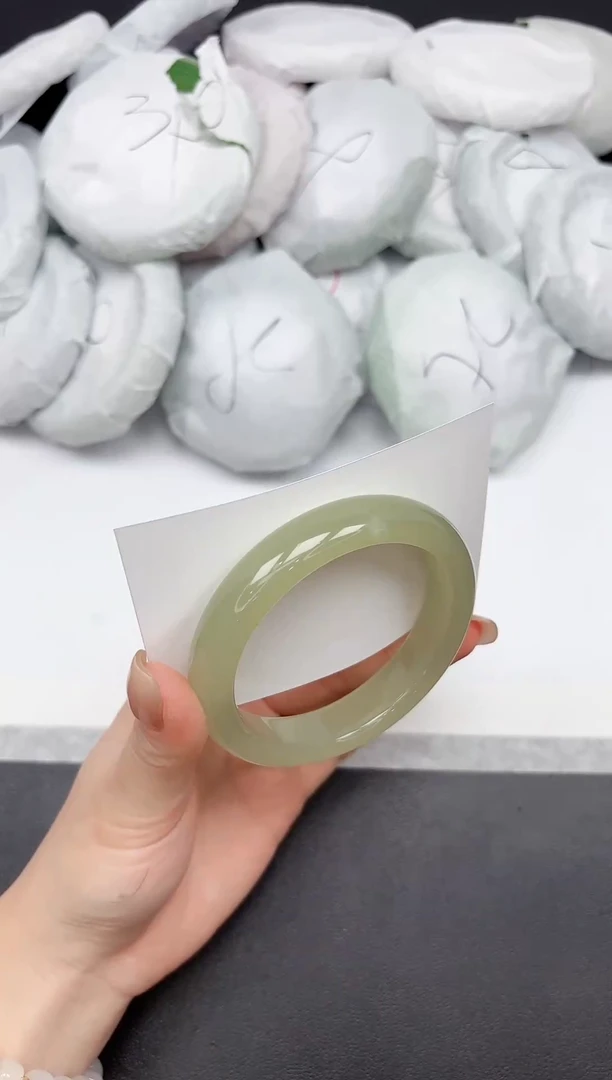 未镶嵌手镯石英质玉175/59.6