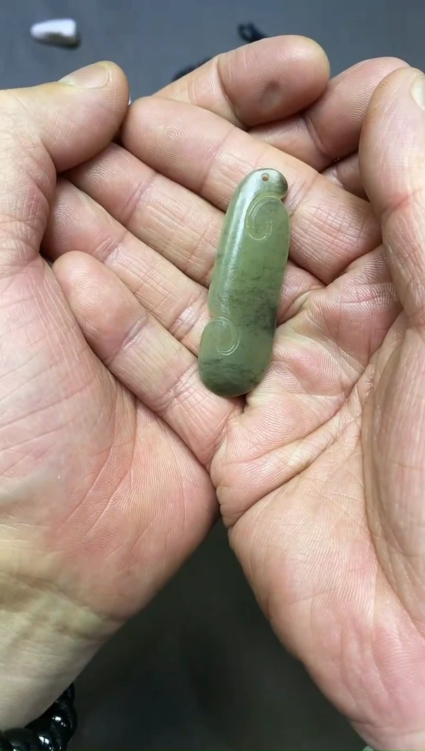 颈饰未镶嵌和田玉挂坠