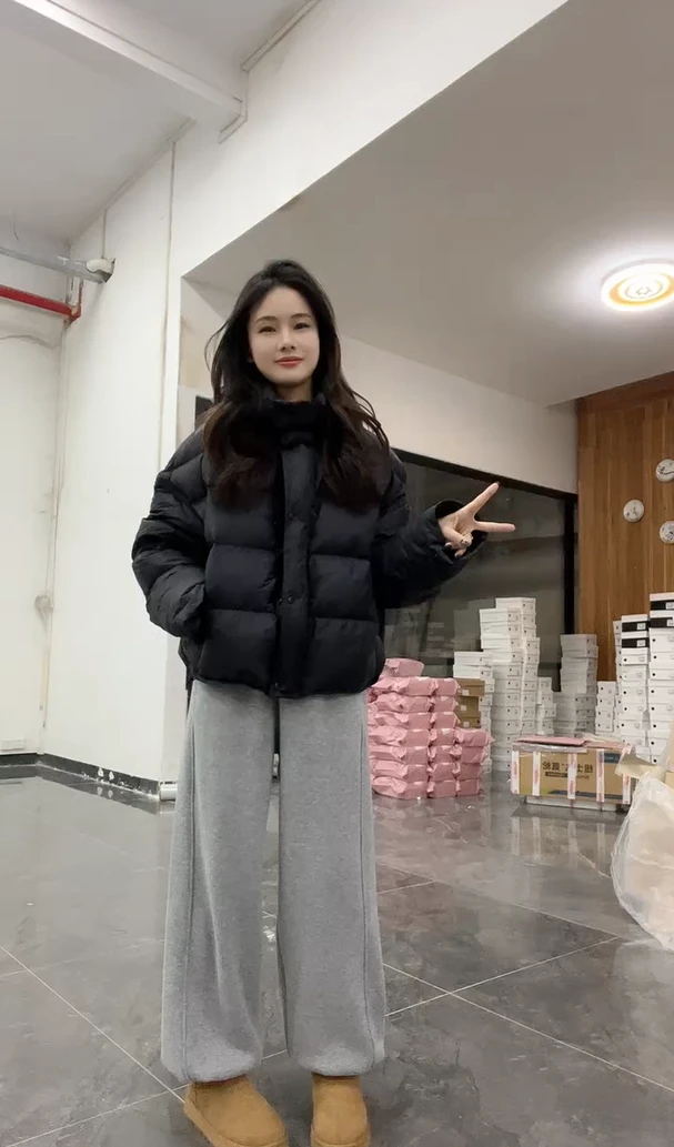 韩版短款连帽女2025冬季新款泡芙加厚保暖外套潮休闲百搭时尚棉服