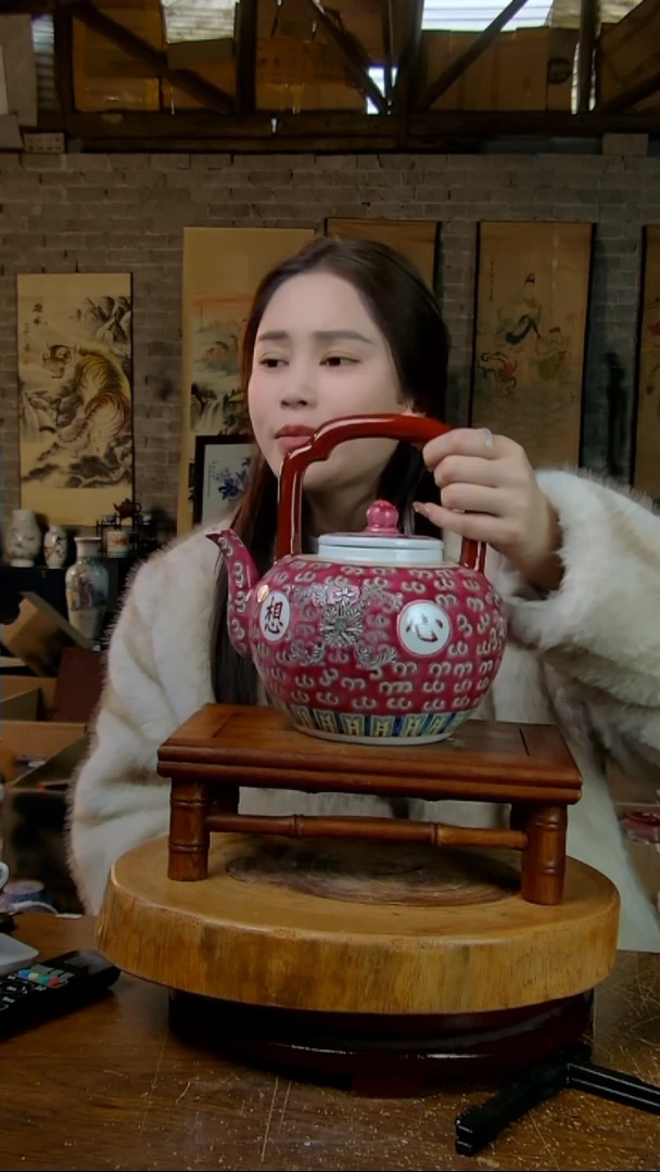 摆件陶红色心想事成提梁壶