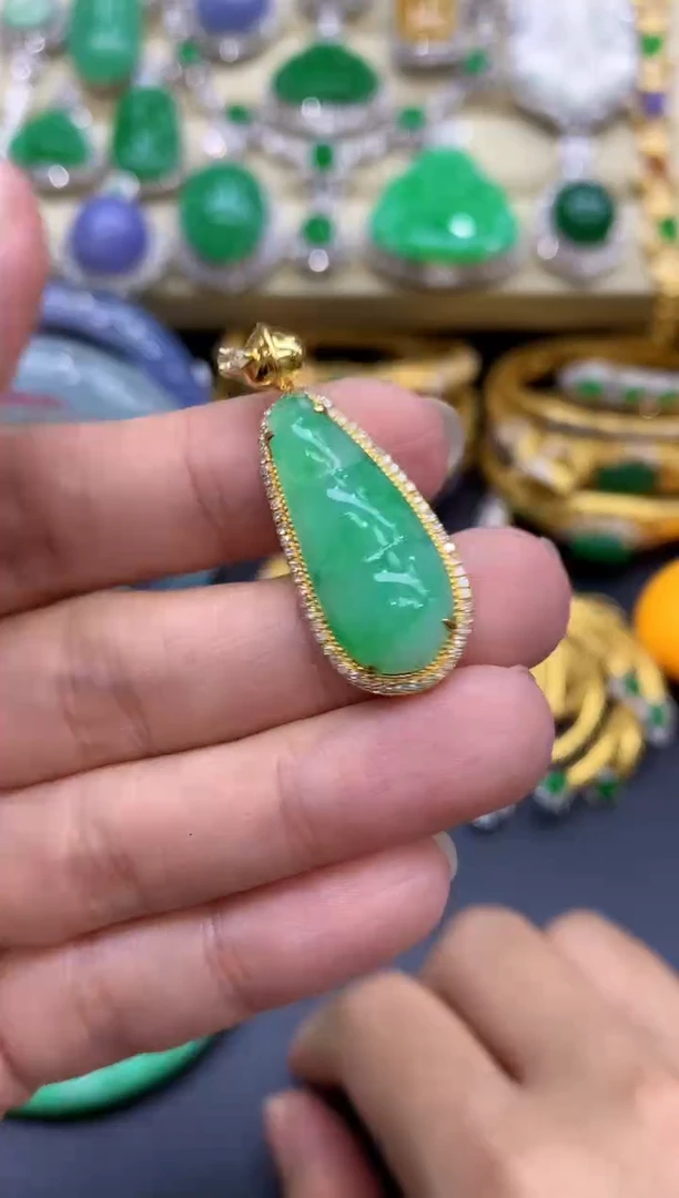 颈饰18K金镶嵌翡翠378-中国好珍宝