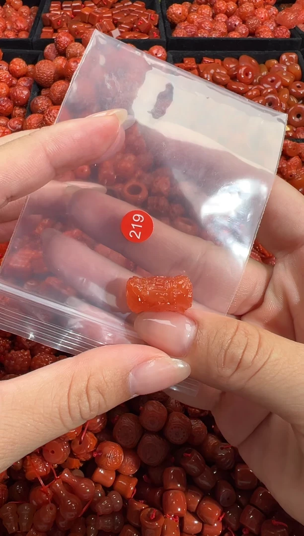 南红玛瑙未镶嵌颈饰1