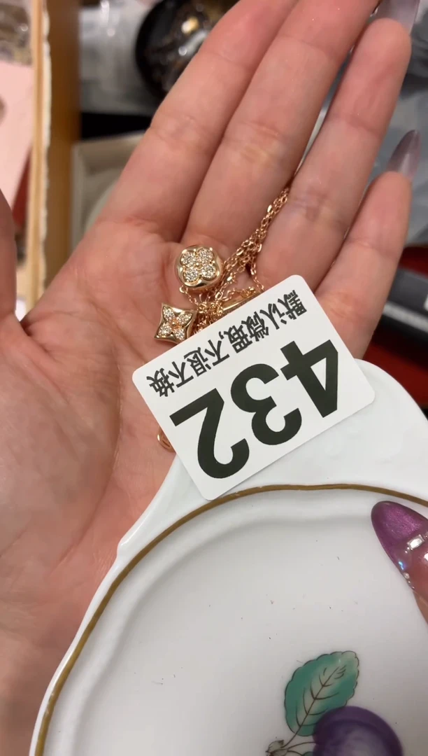 瓷片梅***服好漂亮的东西快来带走吧【】【】