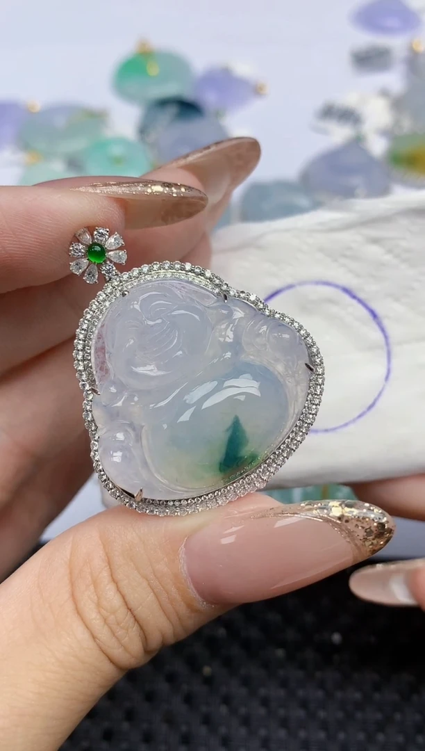 颈饰18K金镶嵌翡翠111   天然翡翠A货  百元以上9米证书费自理