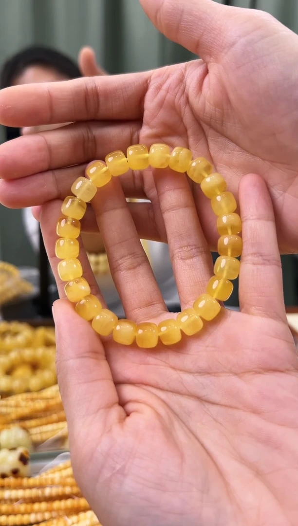 【闪购商品】琥珀手链未镶嵌蜜蜡手串多样性发其中一件