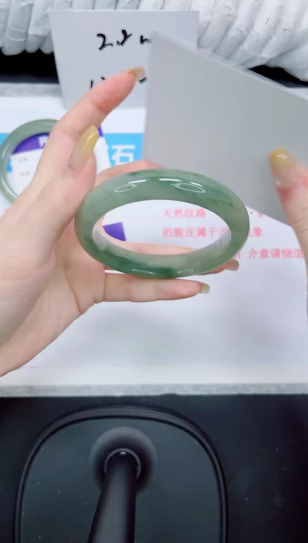 石英质玉手镯未镶嵌190