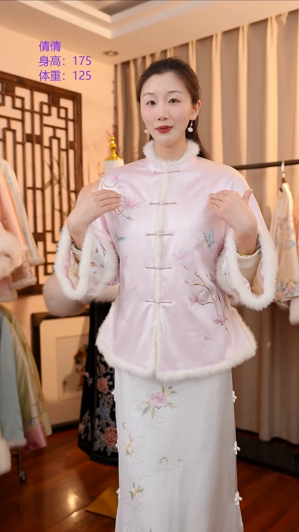 刺绣非遗服饰一物一件