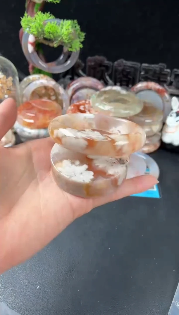 未镶嵌手镯（圆镯）石英质玉59