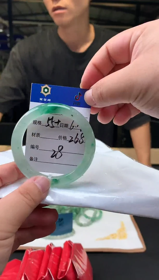 石英质玉（非洲翠）手镯未镶嵌非洲翠/精美非洲翠手镯