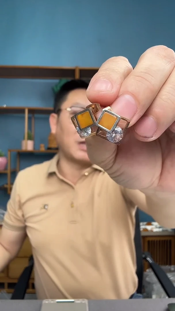 未镶嵌琥珀裸石47（有瑕介意勿拍）