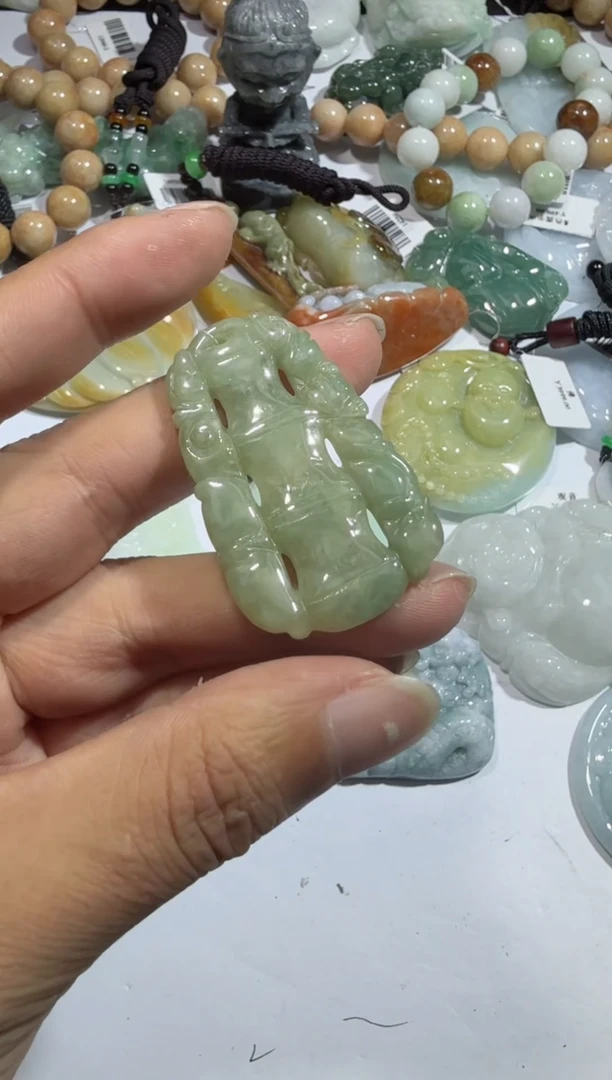 【闪购商品】翡翠颈饰未镶嵌00003436