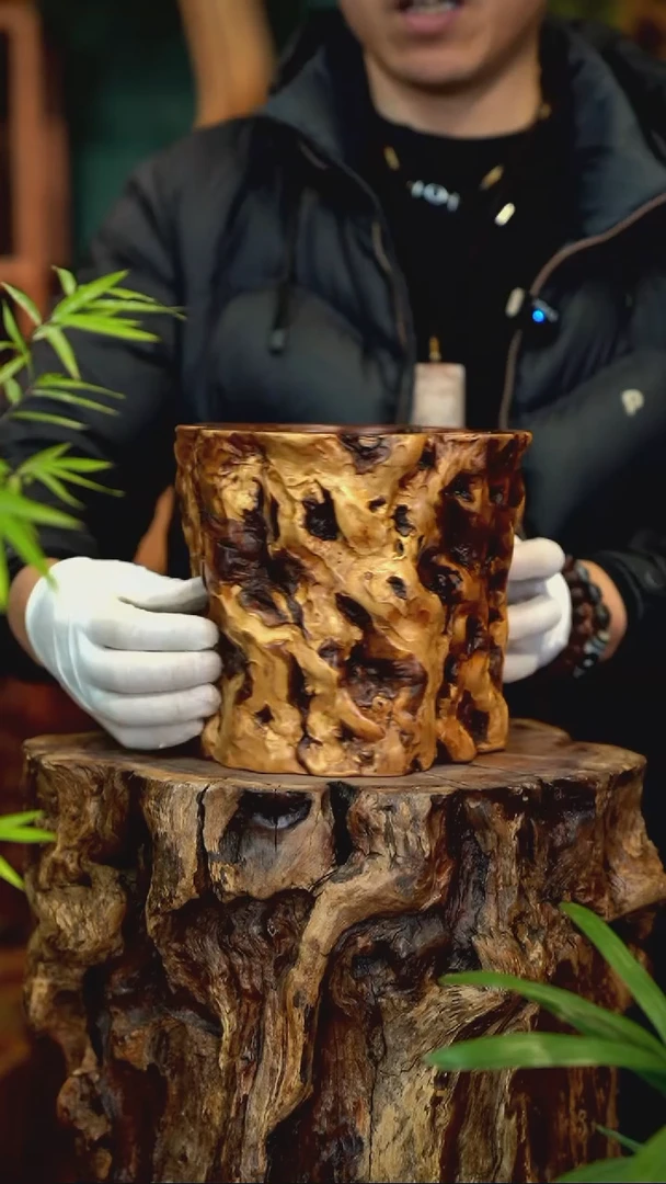 木雷击枣木笔筒