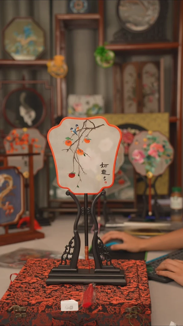 扇子苏绣作品手工团扇