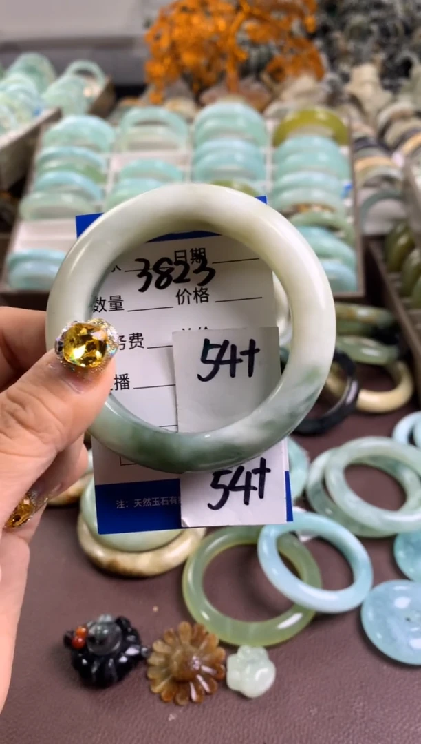 【闪购商品】蛇纹石玉手镯未镶嵌3823