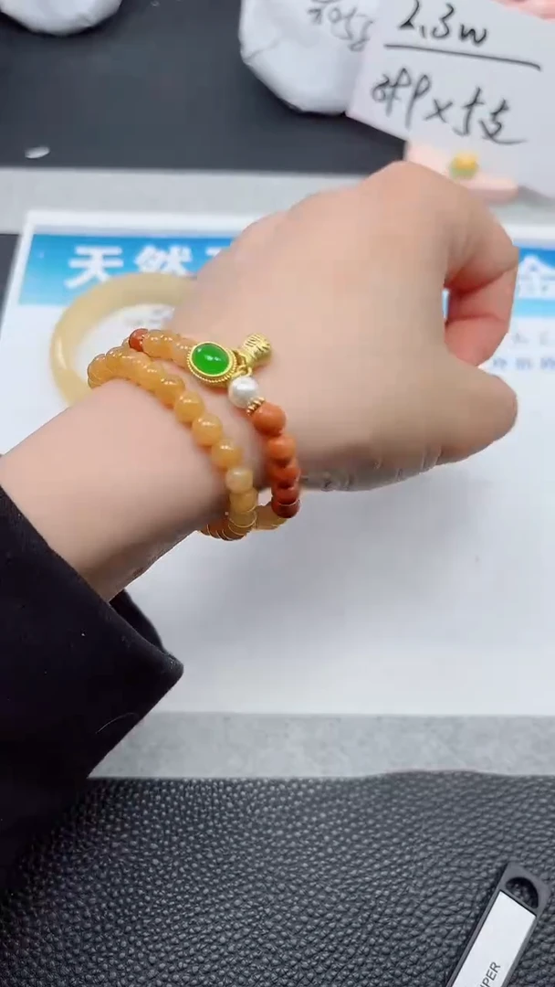 【闪购商品】石英质玉手镯未镶嵌黄双