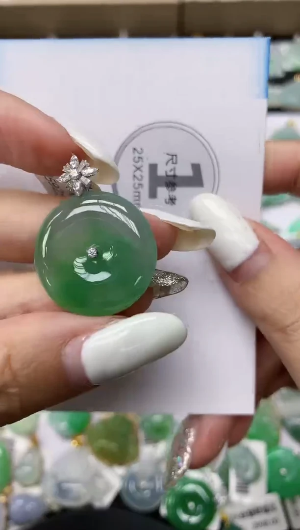 颈饰18K金镶嵌翡翠11111111111