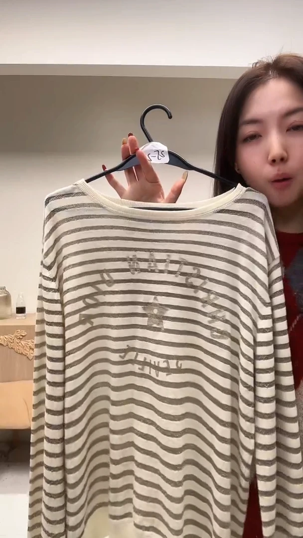 鹅黄色金纱条纹美式混纺打底衫
