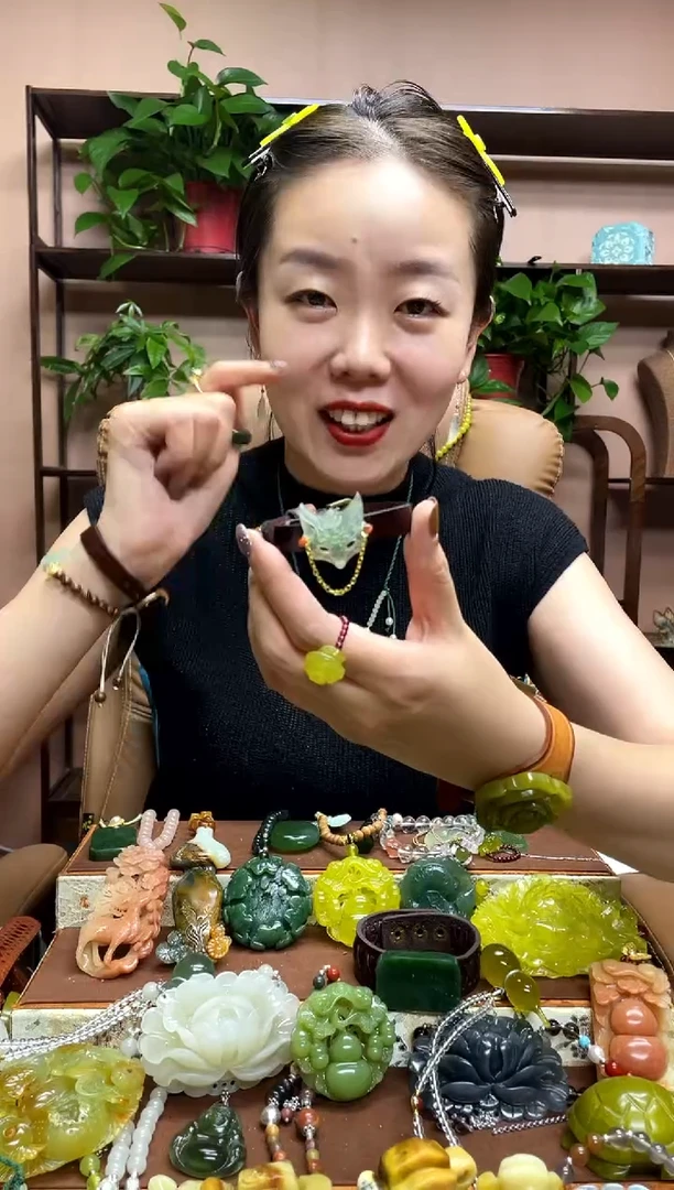 未镶嵌岫玉吊坠多样性发货发其中之一