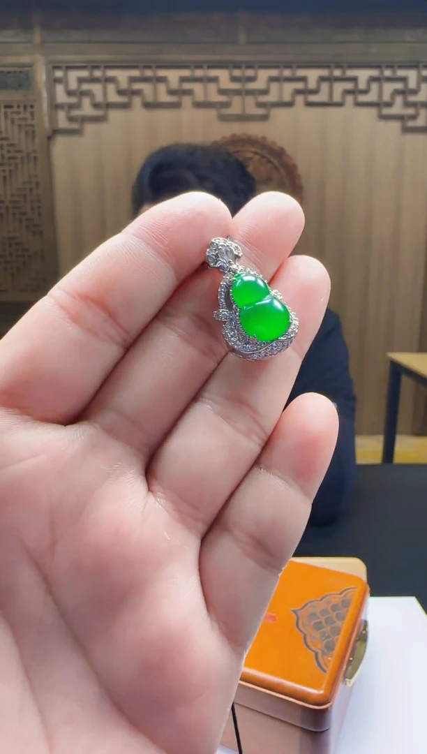 翡翠未镶嵌颈饰L-@@QJBD0728001