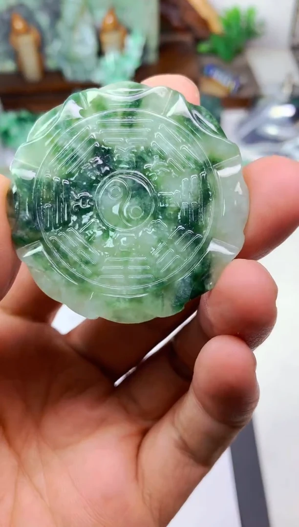 颈饰未镶嵌翡翠阿*八卦
