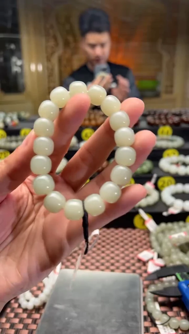 【闪购商品】和田玉手串未镶嵌且末料青白玉老型珠手串卡11*12