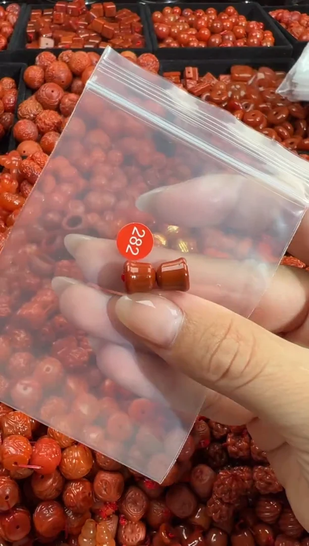 南红玛瑙未镶嵌颈饰1